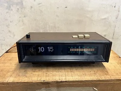 $55 • Buy Lloyds FM/AM Alarm Clock Radio Model 1J61G-118B Flip Clock - Works Great!