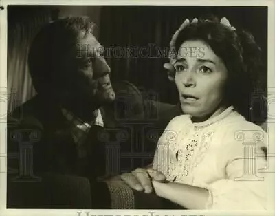 1976 Press Photo Actor Kirk Douglas Actress Marisa Pavan In  The Moneychangers  • $19.99