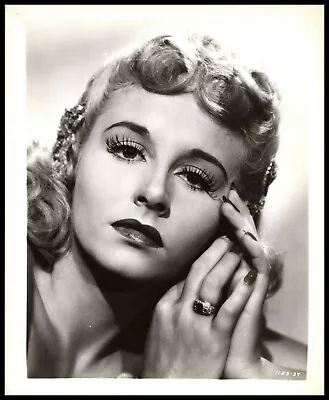 Hollywood Beauty VERA RALSTON 1940s STUNNING PORTRAIT ALLURING POSE Photo 507 • $14.39