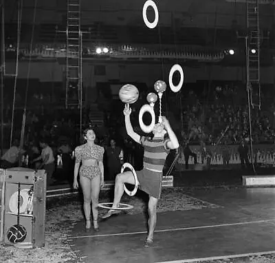 Jugglers Perform Their Act 1948 Ringling Barnum & Bailey Circus OLD PHOTO • $9