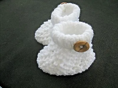 CUTE PAIR HAND KNITTED BABY BOOTIES In WHITE - 0-3 MONTHS (1) • £3.60