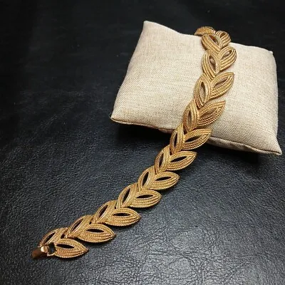 Vintage Jewelry TRIFARI Leaves Link Bracelet Gold Tone. 10606 • $27.99