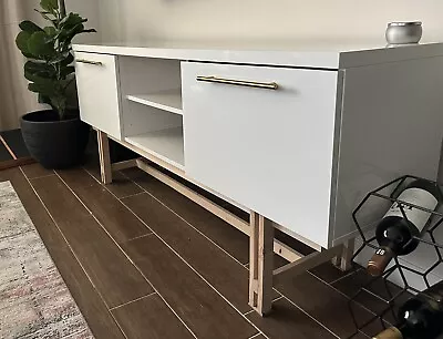 BYAS TV Stand • $50