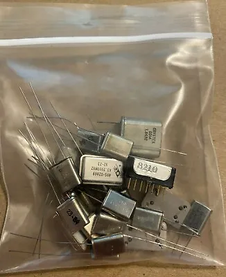 Assortment Of Crystal Oscillators - Lot Of 25 • $12.99