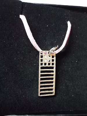 £7.99 • Buy Mackintosh Chair Back Fine English Pewter On A 18  Pink Cord Necklace Codew19