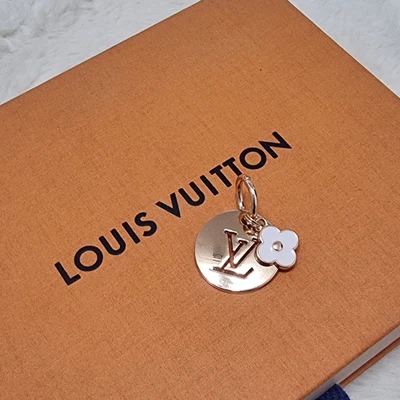 $11.50 • Buy Louis Vuitton Bracelet Key Ring LV Handbag Purse Bag Necklace Gold Charm M631902