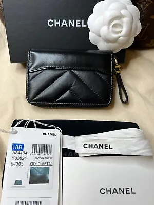 $690 • Buy NEW 18B Chanel Black Calfskin Gabrielle Zippy Card Holder Wallet