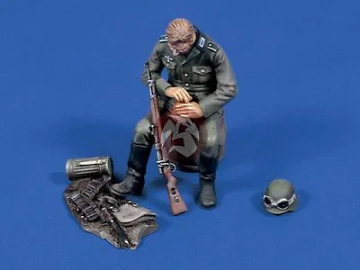 Verlinden 1/35 German Soldier With Gear WWII Resting [Resin Figure Model] 662 • $16.96