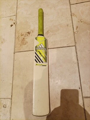 £10 • Buy Adidas Pellara Cricket Bat Size 2