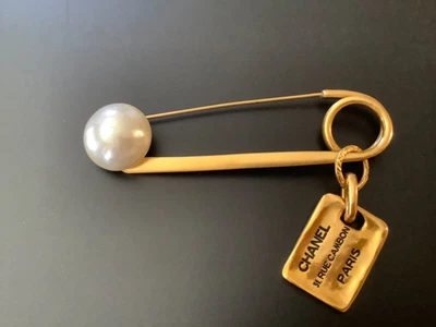 Rare Vintage Chanel’97p Safety Pin Gripoix Pearl Gold Plated Brooch • $900