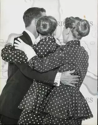 1955 Press Photo A Man And Two Ladies Dancing At An Event - Lra47150 • $19.99