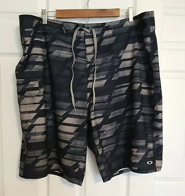 $18.95 • Buy Oakley Board Shorts Mens 40 Pocket Swimwear Black Gray Geometric Beach
