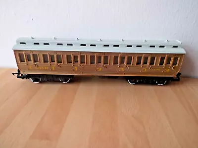 Hornby OO Gauge Teak Coach LNER 2247 • £7.97