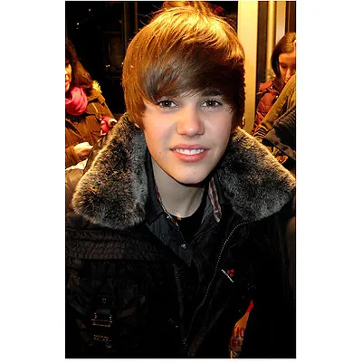 Justin Bieber Wearing Coat Smiling Close Up 8 X 10 Inch Photo • $15.31