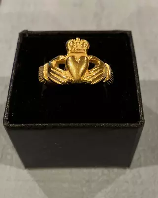 Vintage 18KT GOLD PLATED CLADDAGH IRISH CELTIC WEDDING HEART RING  - Size 8 • $31.99