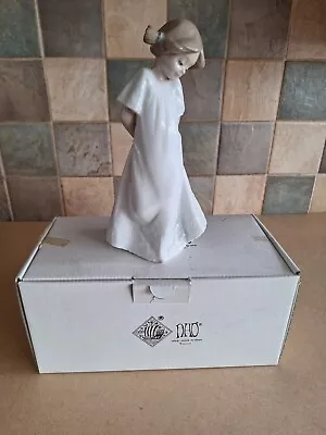 NAO BY LlADRO CAMISON RUBOROSA FIGURINE No 1109 BOXED • £10.50