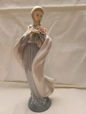 Lladro #36 Mary Holding Flowers In Prayer - RARE ITEM - EXCELLENT CONDITION • $199