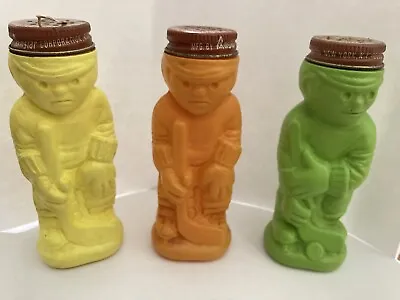 3 Vintage Domino's Sugar N Cinnamon Shaker Plastic HOCKEY PLAYERS Amstar • $28.95