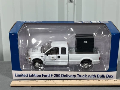 $98 • Buy Hoegemeyer HYBRID Seed Corn Pro Box Ford F-250 Truck SpecCast 1:25 NIB