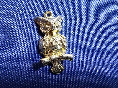 Grandma Grabe's Beautiful Vintage Gold Tone Owl Pendant • $0.75