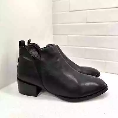 Seychelles Offstage Black Smooth Leather Ankle Chelsea Boots Women’s Sz 7.5 • $35