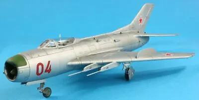TRUMPETER MIG-19S FARMER C/CHNF-6 1/32 Scale • $110.99