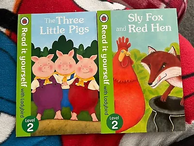 2x LADYBIRD READ IT YOURSELF - LEVEL 2 Books - 3 Little Pigs & Sly Fox & Red Hen • £2.50