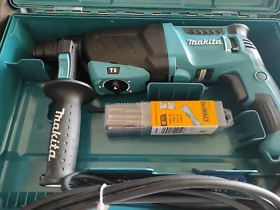 Makita HR2630 240v SDS +  Rotary Hammer Drill Heavy Duty +Case With 8 Drill Bits • £149.99