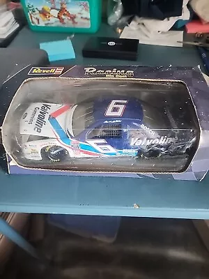 Revell 1995 NASCAR #6 MARK MARTIN Valvoline 1:24 Scale Race Car • $19.99