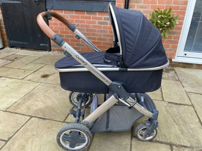 £85 • Buy Oyster 2 Pram Carrycot Plus Maxi Cosy Car Seat Adaptors