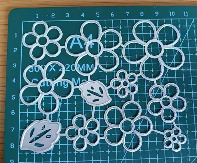 11 Piece Small Flowers Leaves 5 Petal Die Set Metal Cutting Die Cutter UK Seller • £5.99