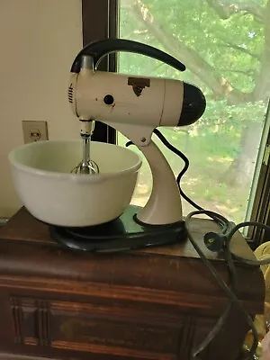 Vintage Sunbeam Mixmaster 10 Speed Stand Mixer 7B With Bowl And Beaters Works!! • $49.95