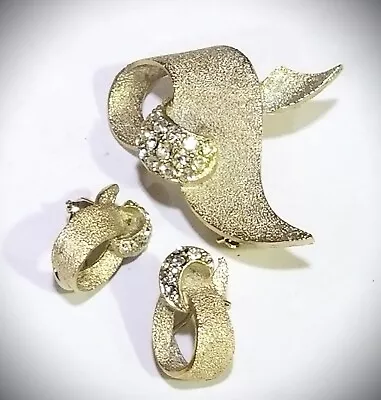 BSK Pave Rhinestone Ribbon Brooch Earrings Set Couture Textured Gold Tone VTG • $53.95