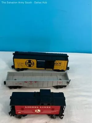 Lot Of 3 Lionel O Gauge Cars 36640 Caboose - ATSF 25174 - NYC 26397 • $9.99