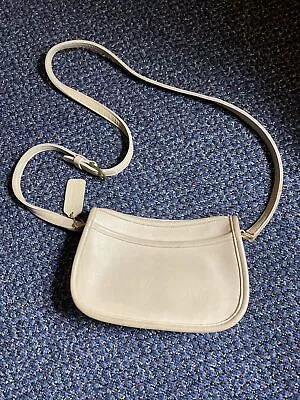 Vintage Coach Leather Zippered Wendie Swinger Crossbody 9031 Beige / Cream Color • $37