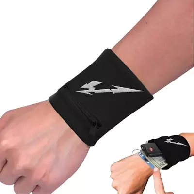 METALLICA Zip Wristband • £9.99