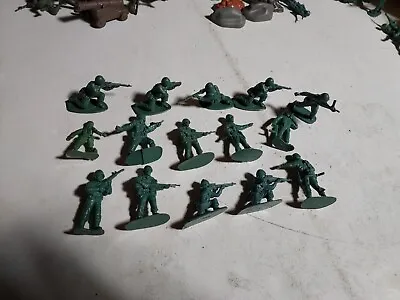 LOT OF 20 Toy Soldiers 7 Poses Army Men Miniature Green • $10