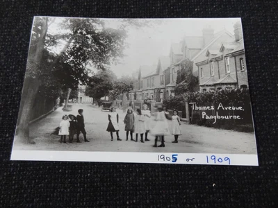£1.40 • Buy Thame Avenue Pangbourne Photo - 66422 REPRO