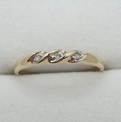 9ct Yellow Gold Diamond Twist Wedding Band Style Ring Size O Beautiful Condition • $170