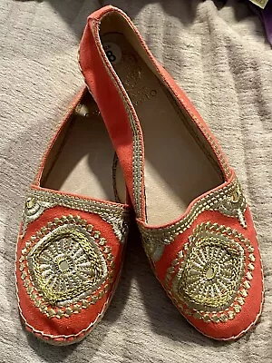 Vince Camuto Coral Fabric VC-Dayna Espadrille Flat Shoe Gold Accents Size 8 • $12