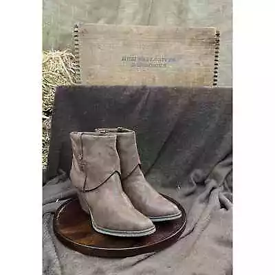 Bongo Women - Size 7 - Brown Ankle Faux Leather Cowboy Boots  • $12