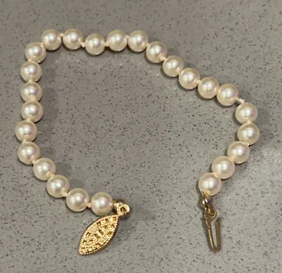 Vintage Beautiful Faux Pearl Bracelet With Gold Tone Clasp • $12.99