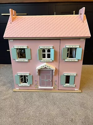 £39.99 • Buy Delightful Le Toy Van Wooden Dolls House With Dolls&Furniture In Great Condition