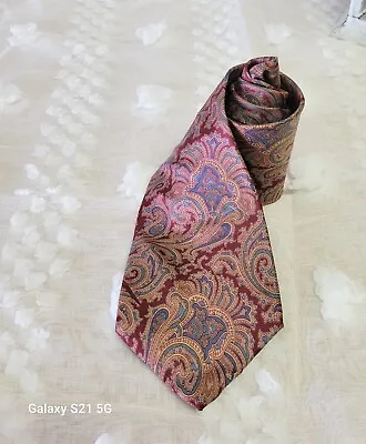 VAN HEUSEN 417 Men's Tie Wine Blue Fuscia Gold  Medallion Paisley 3.75 X 56 • $15.91