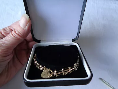 9ct Gold 375 Gate Bracelet To Fit 7 Inch Wrist • £51