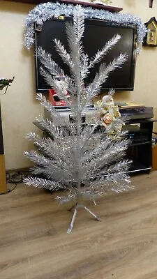 Retro Vintage Aluminum Christmas Tree With Shiny Silver Feathers. 140 Cm - 55 In • $125