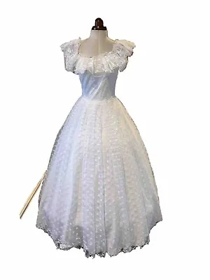 VINTAGE 1980’s VICTORIAN STYLE WHITE LACE WEDDING DRESS • £25