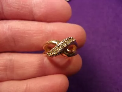 #10 Of 18 VERY PRETTY N/M LADIES 18K GOLD HGE (PLATED) RHINESTONE  BYPASS  RING • £13.50