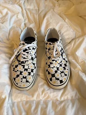 Vans Checkered Daisy Lace Up • $20