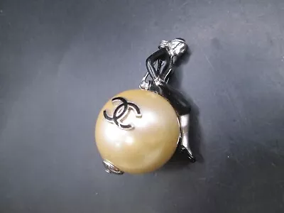 Vintage Coco Chanel Mademoiselle Pearl Pin    #15 • $850